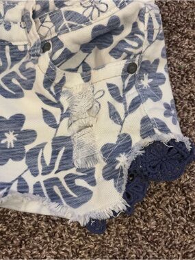 Vanilla star vintage Y2K White & Blue Floral Distressed Shorts with Lace Trim